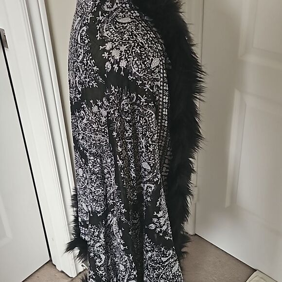 Taj Mahal Beaded Scarf With Faux Fur Trim Black/ Silver - Picture 11 of 16